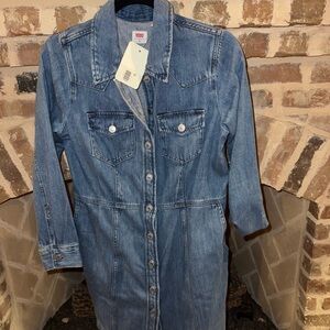 👖✨ Brand New Levi’s Denim Dress - Size Medium with Tags! 💙